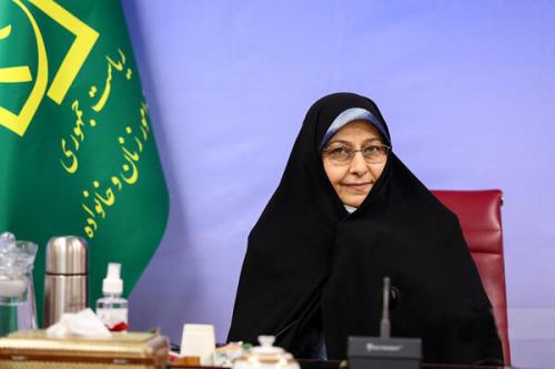 انسیه خزعلی: زهرا نعمتی باید الگوی بانوان ایران باشد