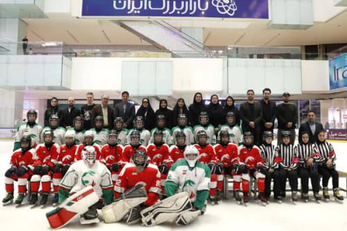 بازدید معاون وزیر ورزش ازتمرینات تیم ملی هاکی روی یخ بانوان ایران