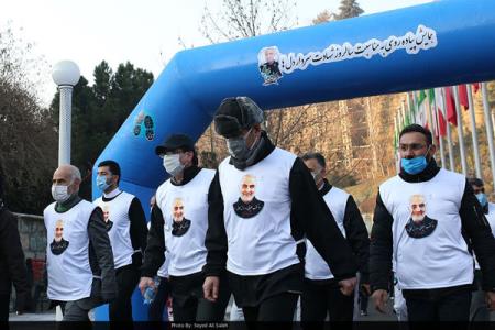 برگزاری همایش پیاده روی سردار دلها با ادای احترام به شهدای گمنام